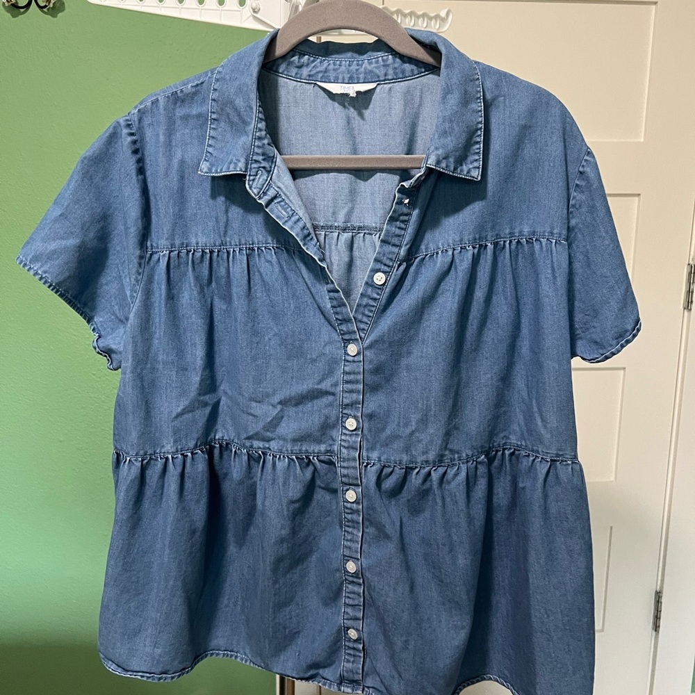 Time and Tru Blue Chambray Button Down Blouse with Notched Collar Lightweight